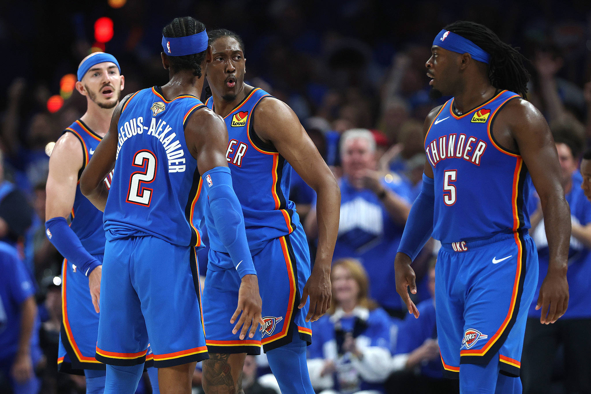 记者：阿隆索执教皇马后常与瓜帅交流；他可能不想小熊留队（记者：阿隆索入主皇马后与瓜帅交流频繁，或无意让小熊留队）