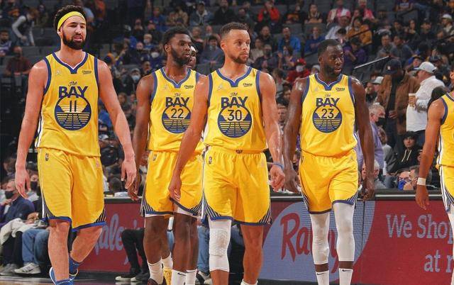 NBA球队战术解析：雄鹿防守策略调整,（NBA战术解读：雄鹿队防守策略的调整）