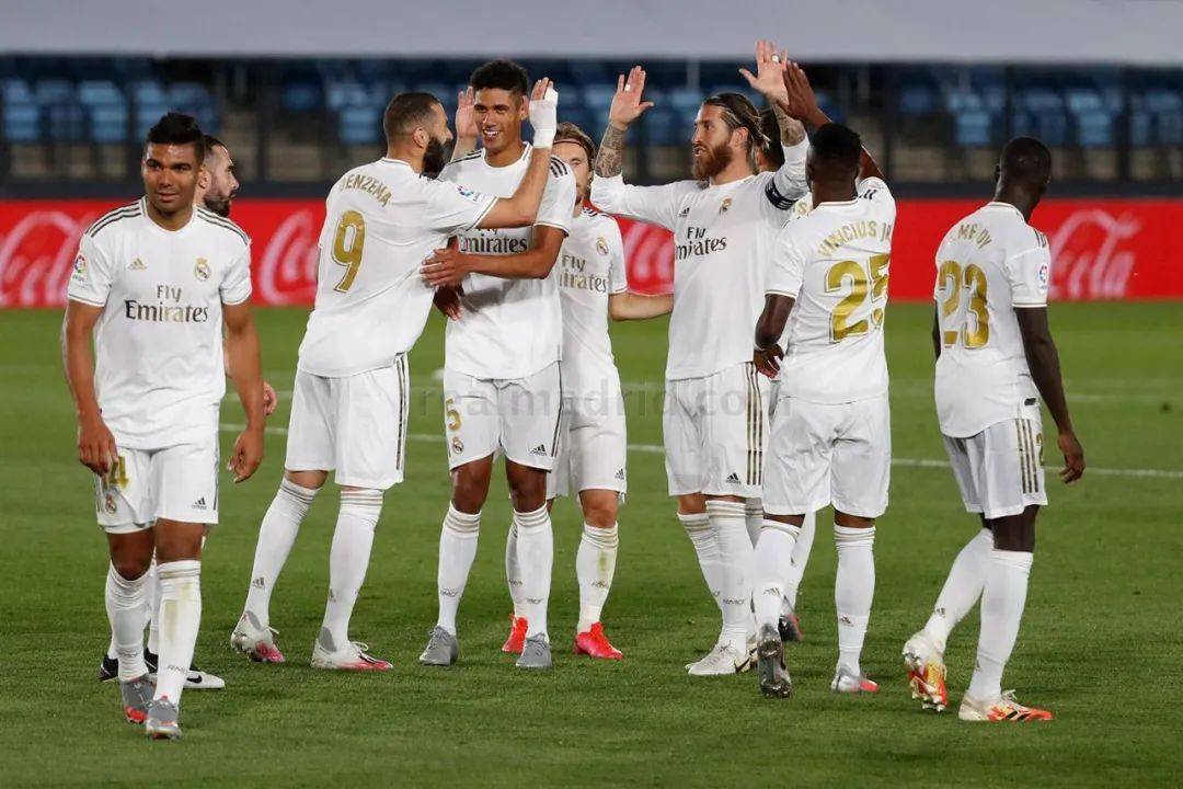 晨读｜里昂欧联杯狂胜领跑 紫百合欧协联主场告负（晨读｜里昂欧联大胜登顶 紫百合欧协联主场失守）