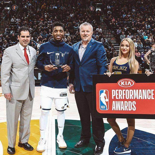 40多位体操爱好者在厦考级！难？并不难（厦门40余名体操爱好者参加考级：难吗？其实不难）